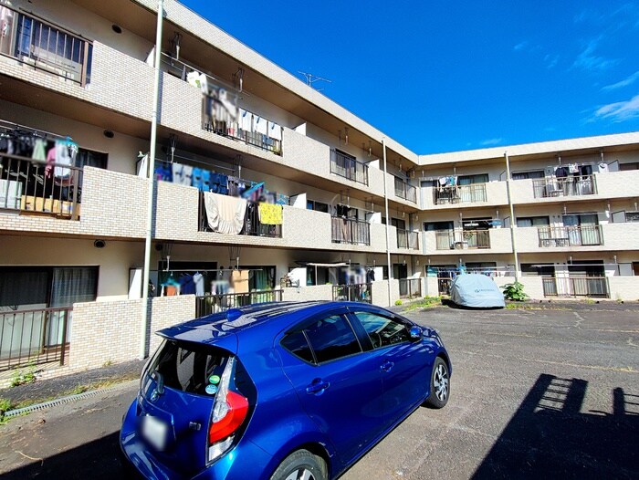 物件外観写真2　(駐車場)