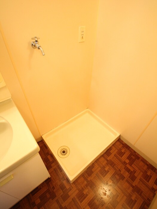 物件内観写真18　(洗濯機置場)