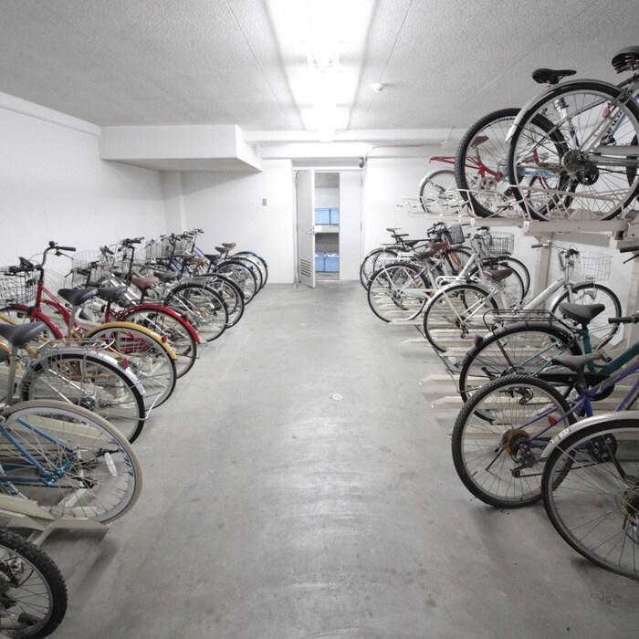 物件外観写真4　(駐輪場)