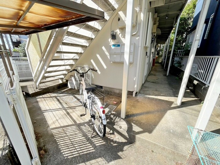 物件外観写真5　(駐輪場)