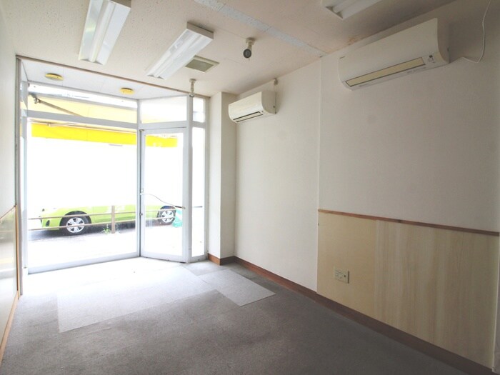 物件内観写真6　(室内からの展望)