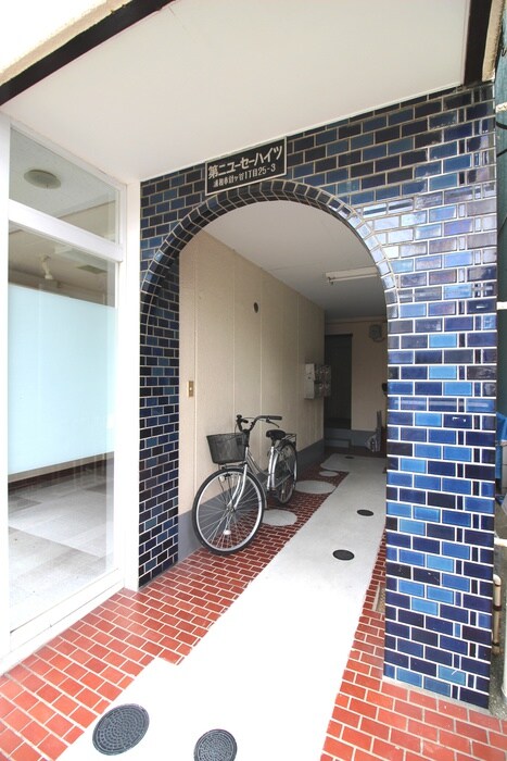 物件外観写真3　(エントランス部分)