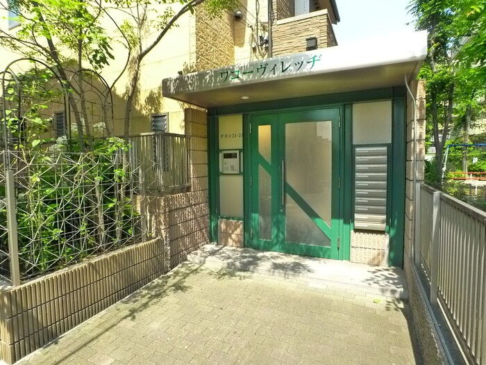 物件外観写真4　(エントランス部分)