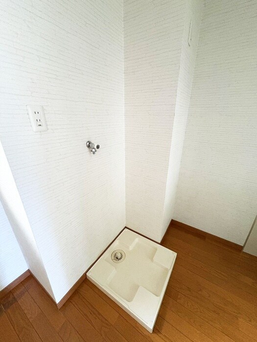 物件内観写真16　(洗濯機置場)