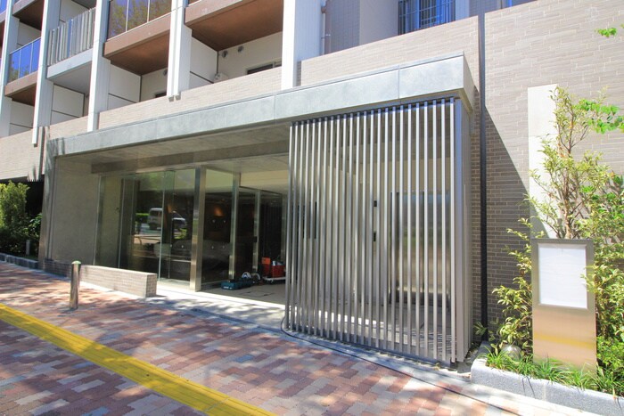 物件外観写真4　(エントランス部分)