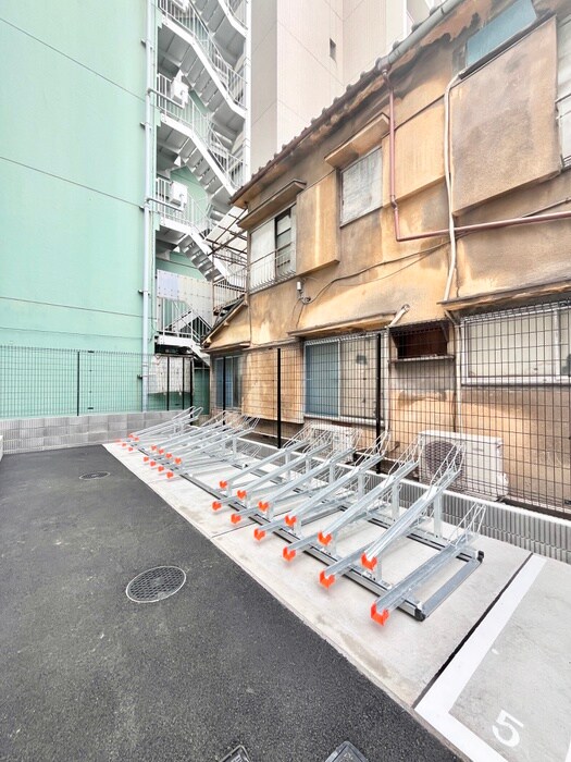 物件外観写真4　(駐輪場)