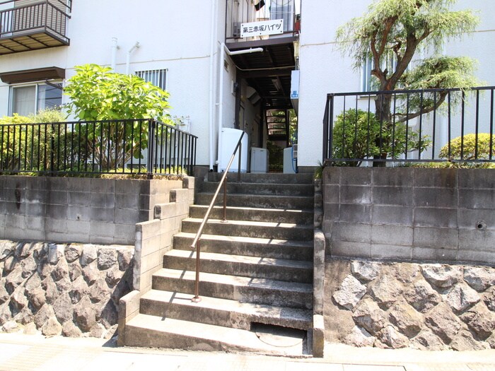 物件外観写真4　(エントランス部分)