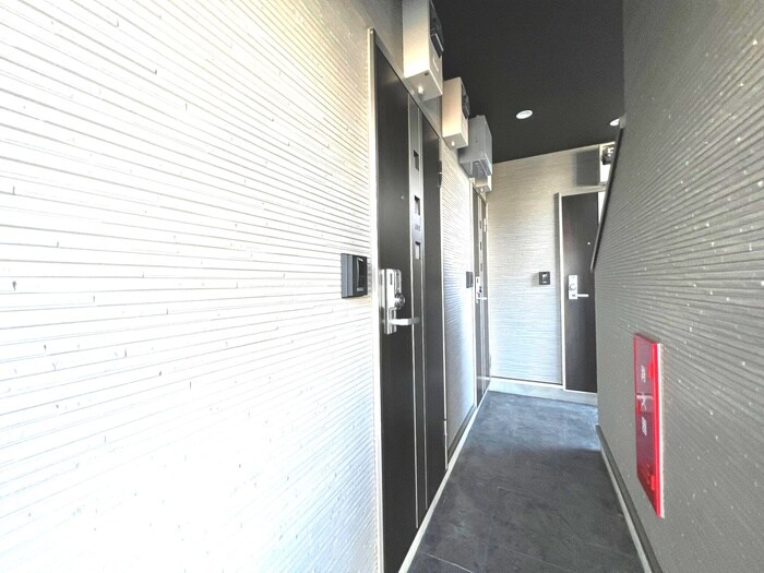 物件外観写真4　(エントランス部分)