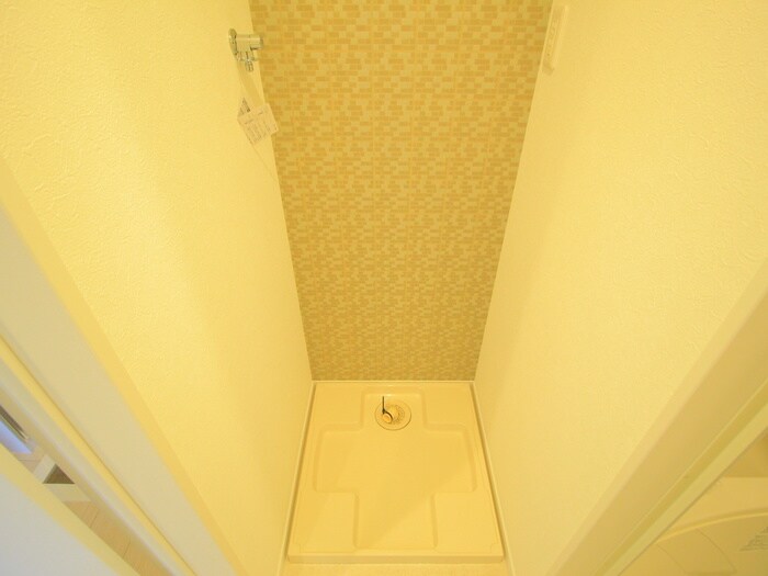 物件内観写真15　(洗濯機置場)