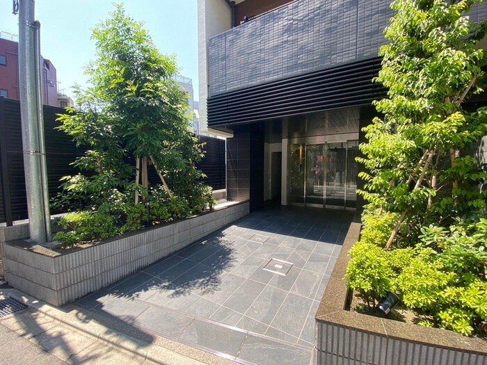 物件外観写真2　(エントランス部分)