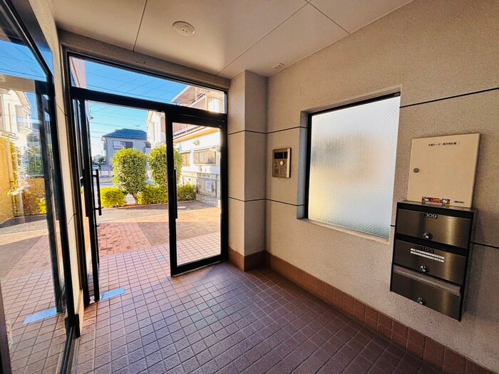 物件外観写真4　(エントランス部分)