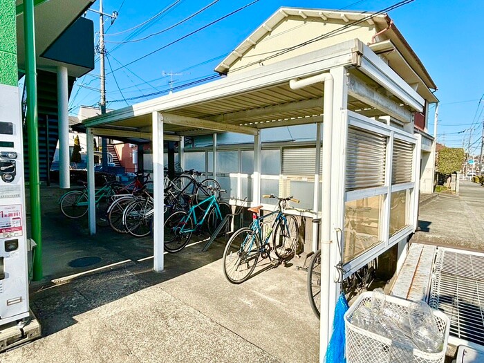 物件外観写真4　(駐輪場)