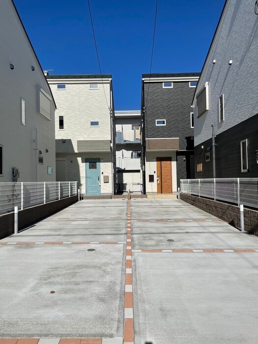 物件外観写真2　(駐車場)