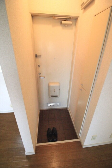 物件内観写真4　(玄関)