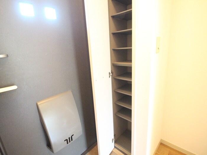 物件内観写真15　(靴箱)
