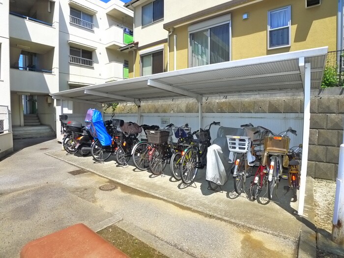 物件外観写真4　(駐輪場)
