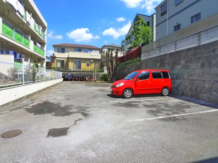 物件外観写真6　(駐車場)