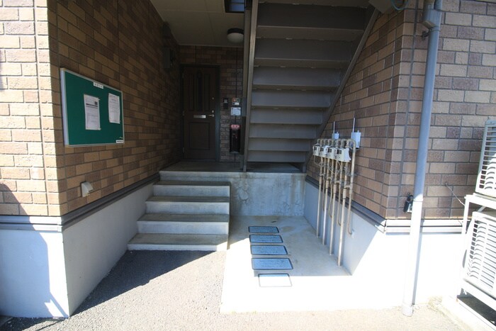 物件外観写真5　(エントランス部分)