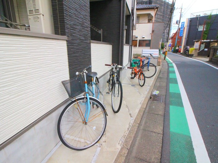 物件外観写真3　(駐輪場)