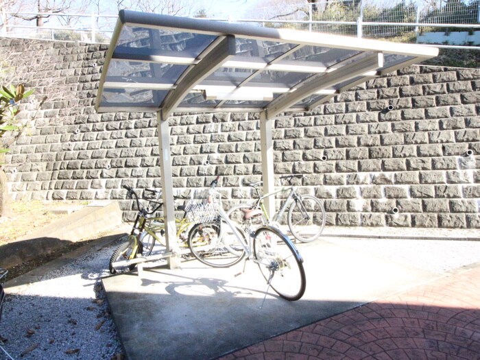 物件外観写真3　(駐輪場)