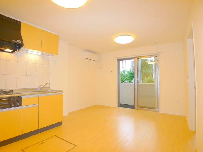 物件内観写真8　(室内からの展望)