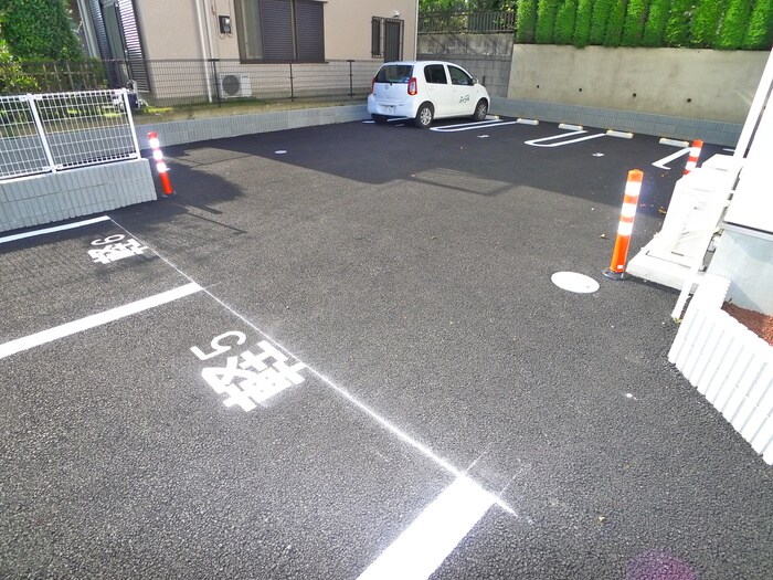 物件外観写真5　(駐車場)