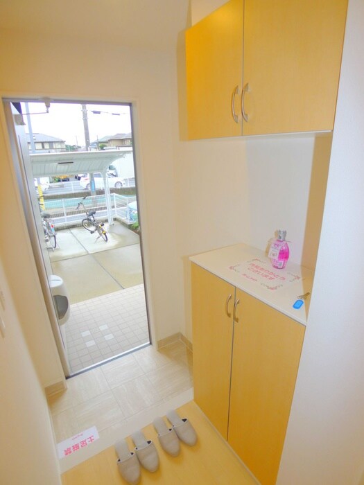 物件内観写真15　(玄関)