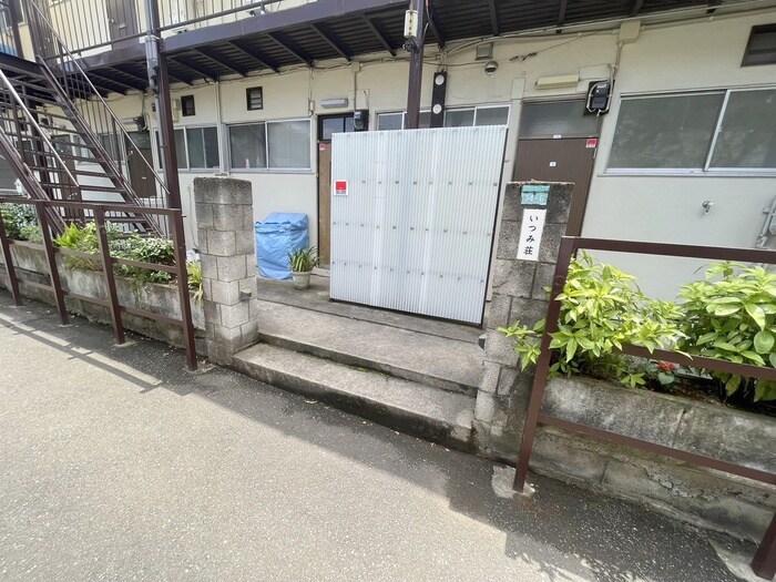 物件外観写真4　(エントランス部分)