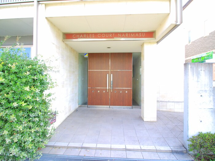 物件外観写真3　(エントランス部分)