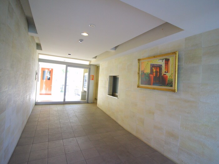 物件外観写真4　(エントランス部分)