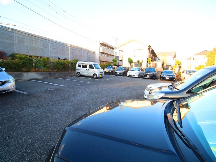 物件外観写真5　(駐車場)