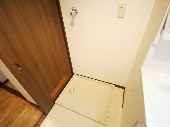 物件内観写真14　(洗濯機置場)