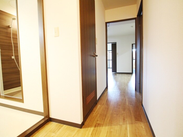 物件内観写真18　(廊下)