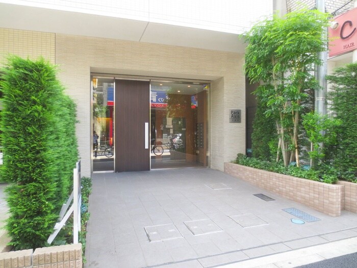 物件外観写真2　(エントランス部分)