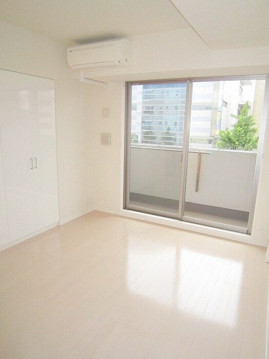 物件内観写真8　(室内からの展望)