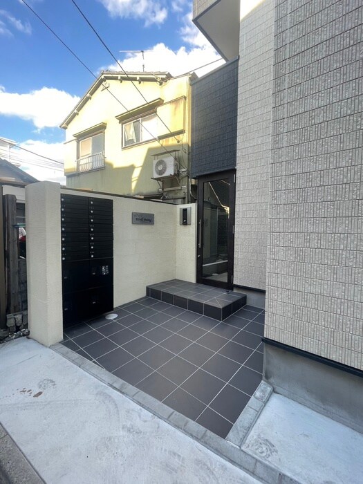 物件外観写真3　(エントランス部分)