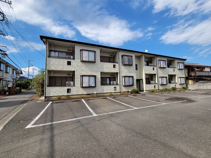 物件外観写真3　(駐車場)