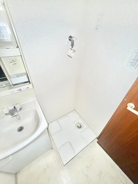 物件内観写真14　(洗濯機置場)