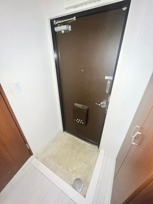 物件内観写真16　(玄関)
