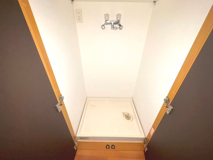 物件内観写真16　(洗濯機置場)