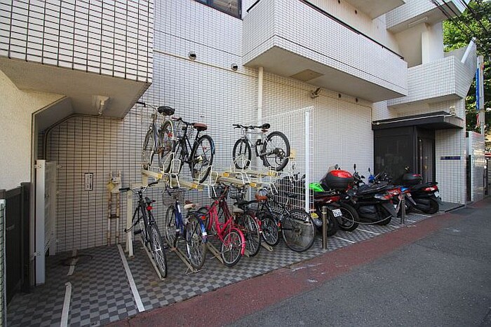 物件外観写真3　(駐輪場)