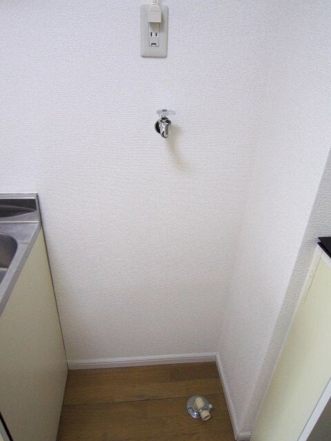 物件内観写真11　(洗濯機置場)