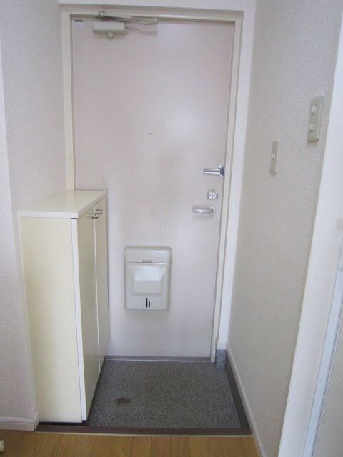 物件内観写真12　(玄関)