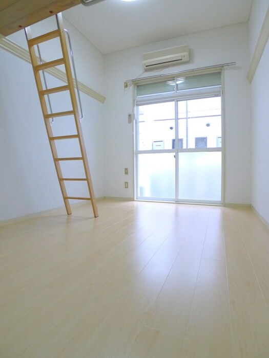 物件内観写真7　(室内からの展望)