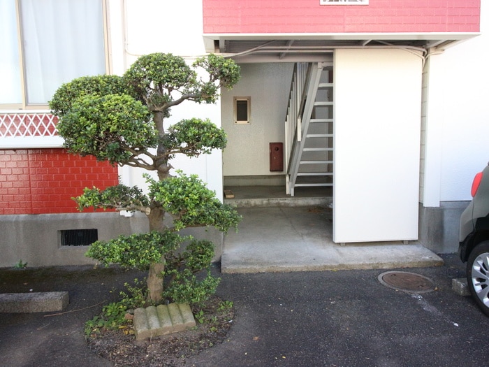 物件外観写真6　(エントランス部分)