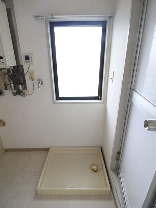 物件内観写真17　(洗濯機置場)