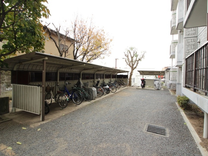 物件外観写真4　(駐輪場)
