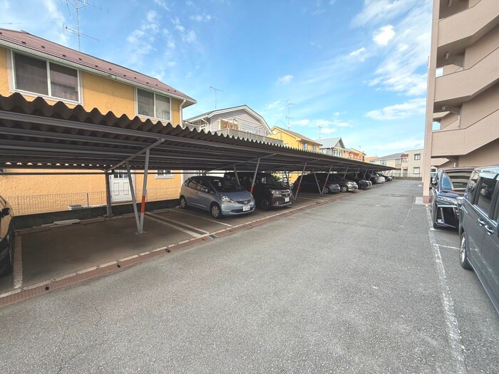 物件外観写真3　(駐車場)
