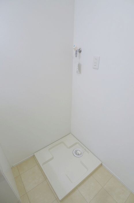 物件内観写真12　(洗濯機置場)