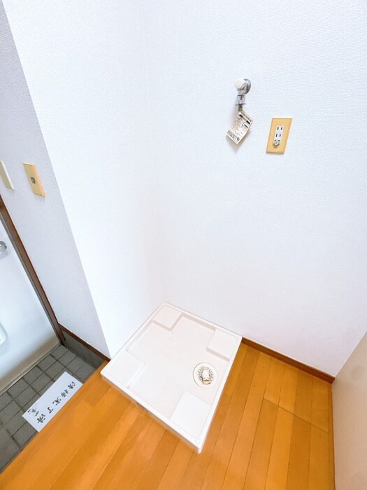 物件内観写真12　(洗濯機置場)